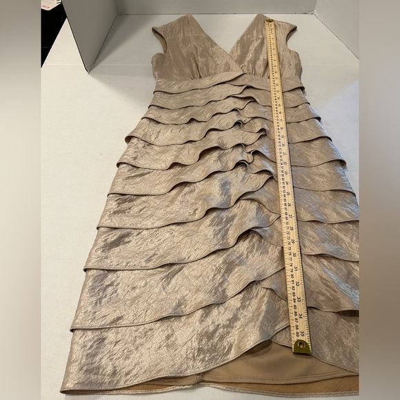 London Times tiered sleeveless cocktail‎ dress in champagne color size 6 - Picture 6 of 14